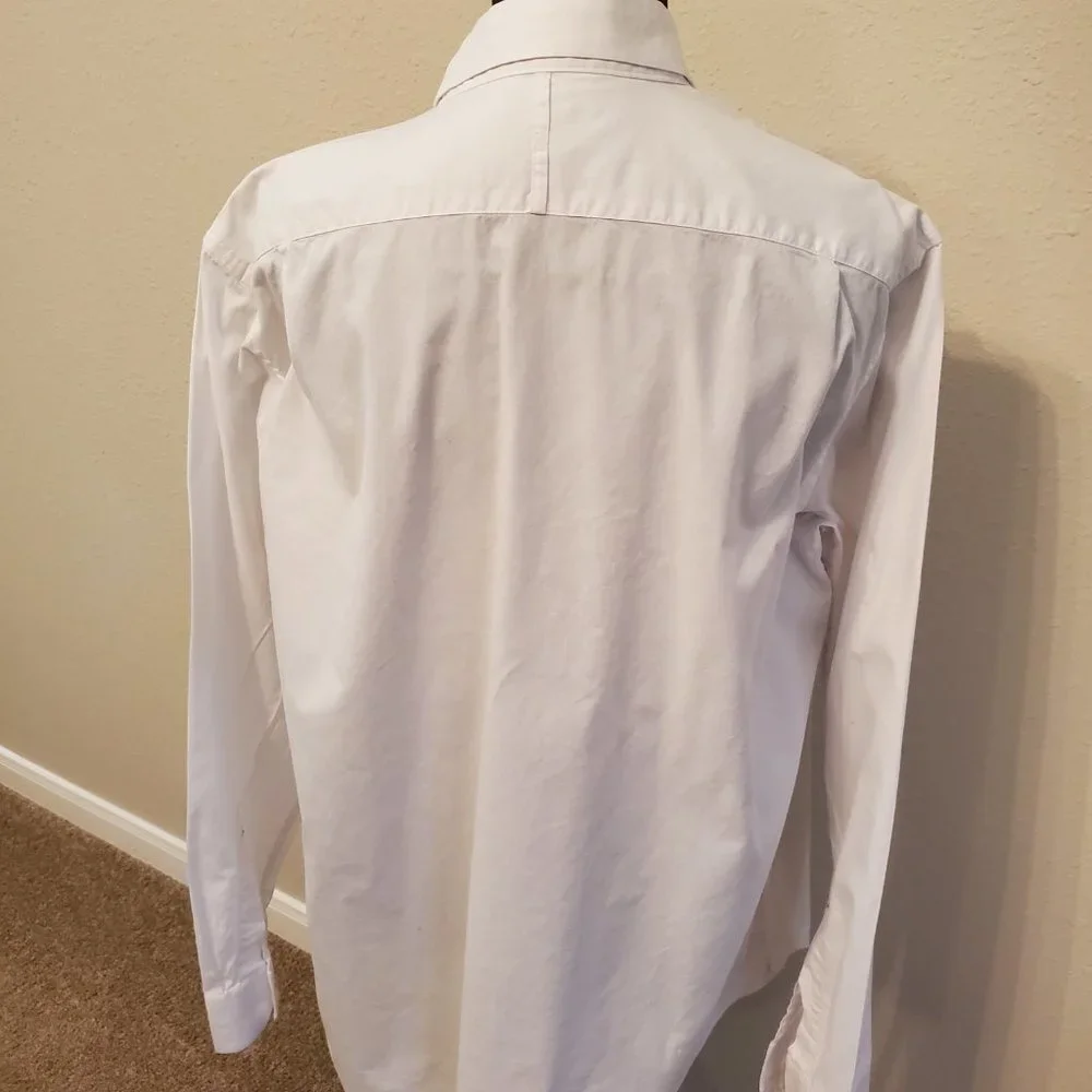 Banana Republic classic button down white shirt Size L. 97% cotton 3%Lycra.